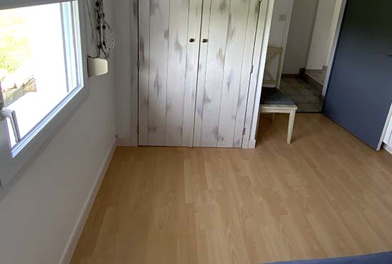 Parquet en bois dans une chambre